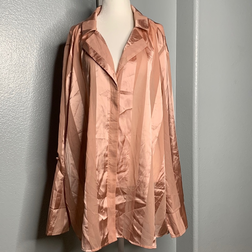 Unique 21 button down top